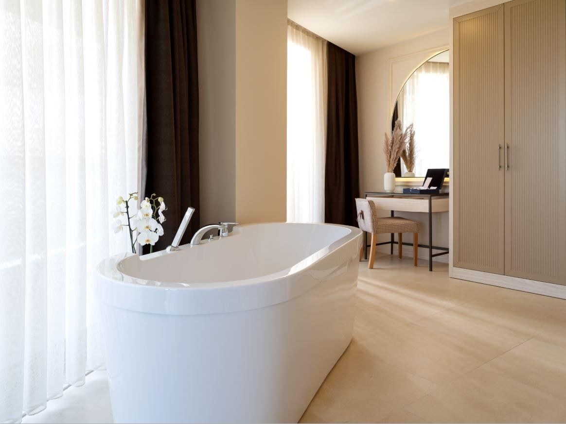 rooms-breeze-suite
