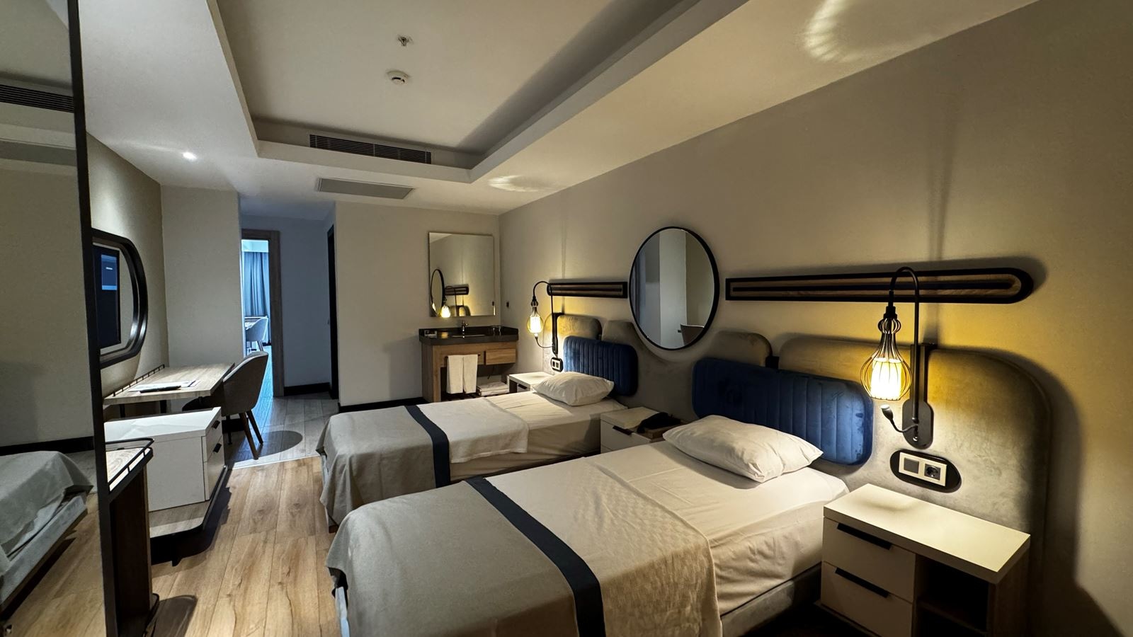 rooms-family-room-2-bedrooms-land-view