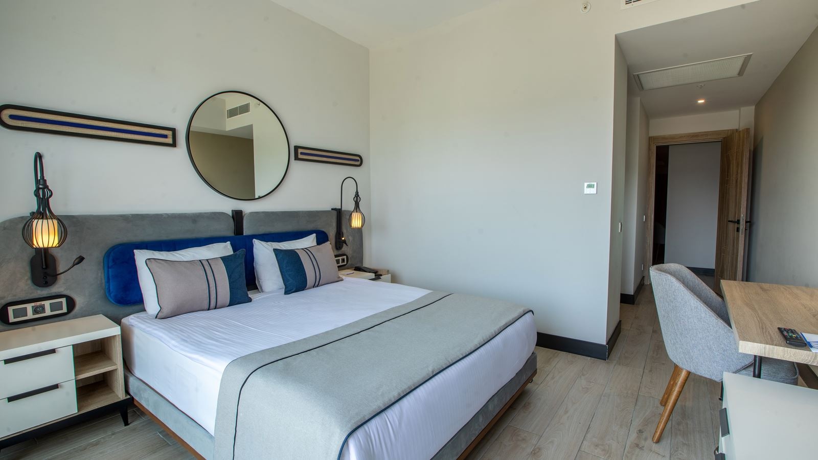 rooms-family-room-2-bedrooms-land-view