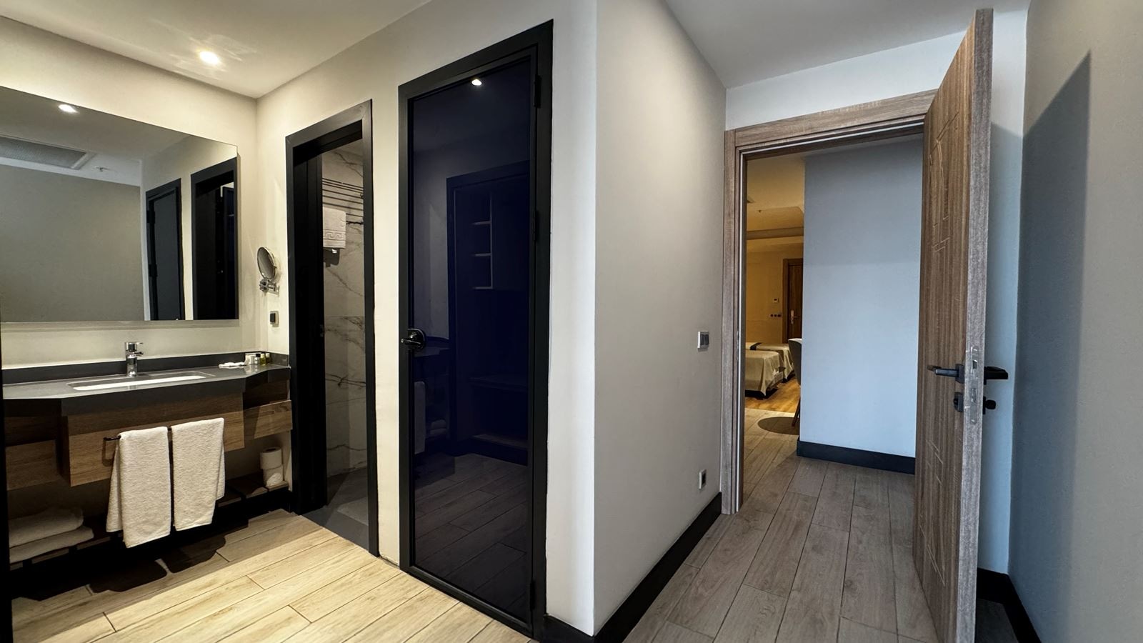 rooms-family-room-2-bedrooms-land-view