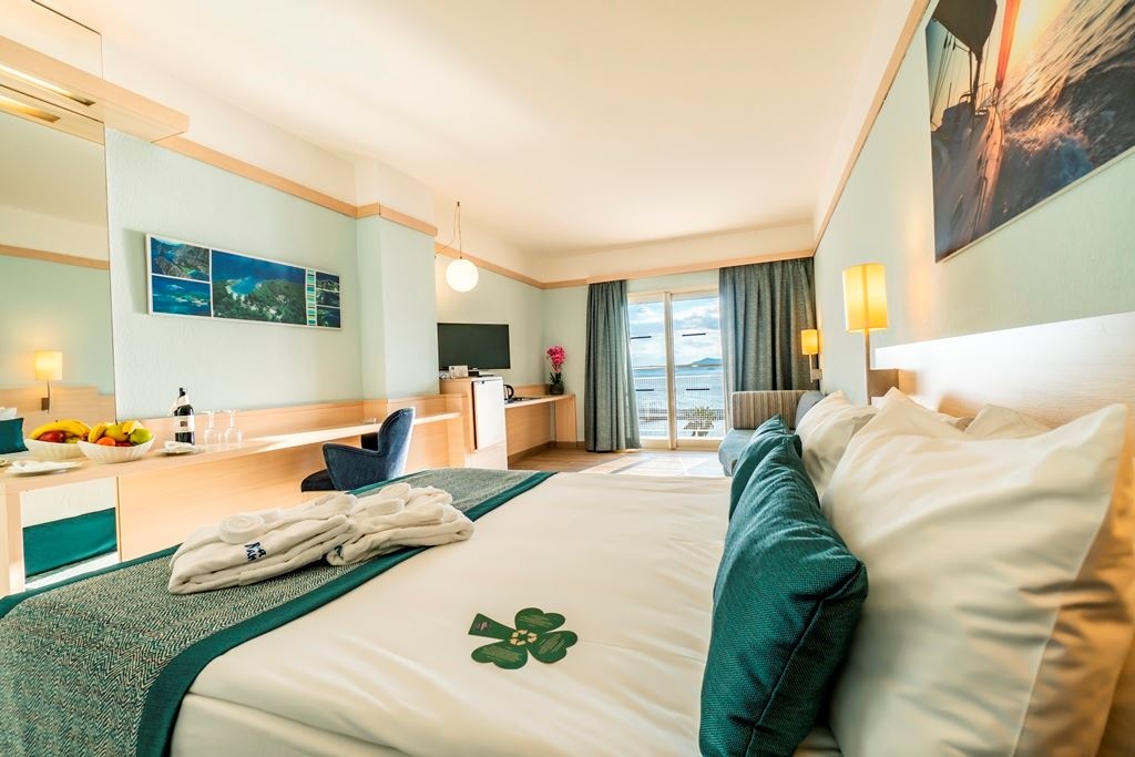 rooms-standart-room-land-view