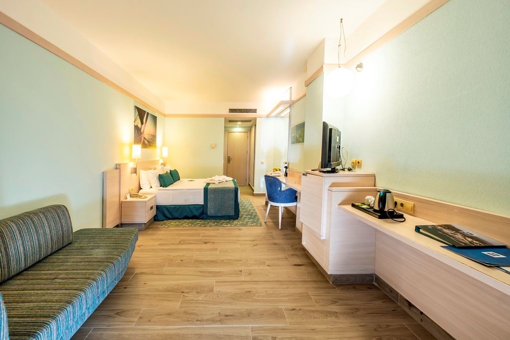 rooms-standart-room-land-view