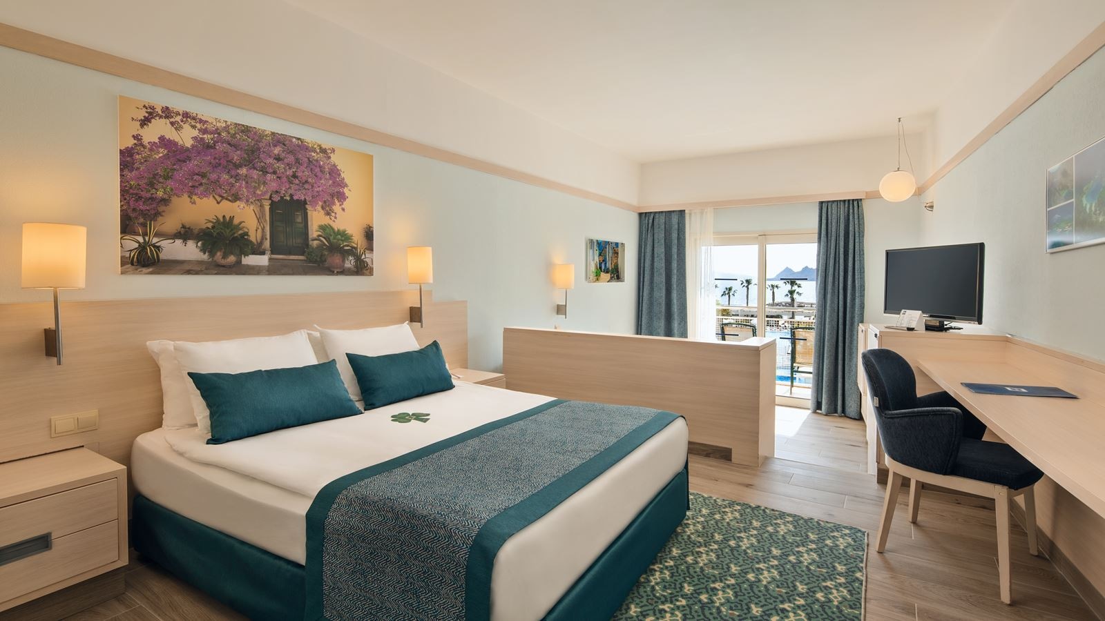 rooms-coral-large-room