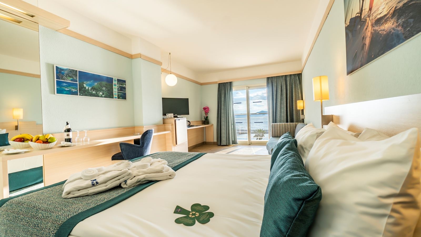 rooms-coral-standart-room-side-sea-view