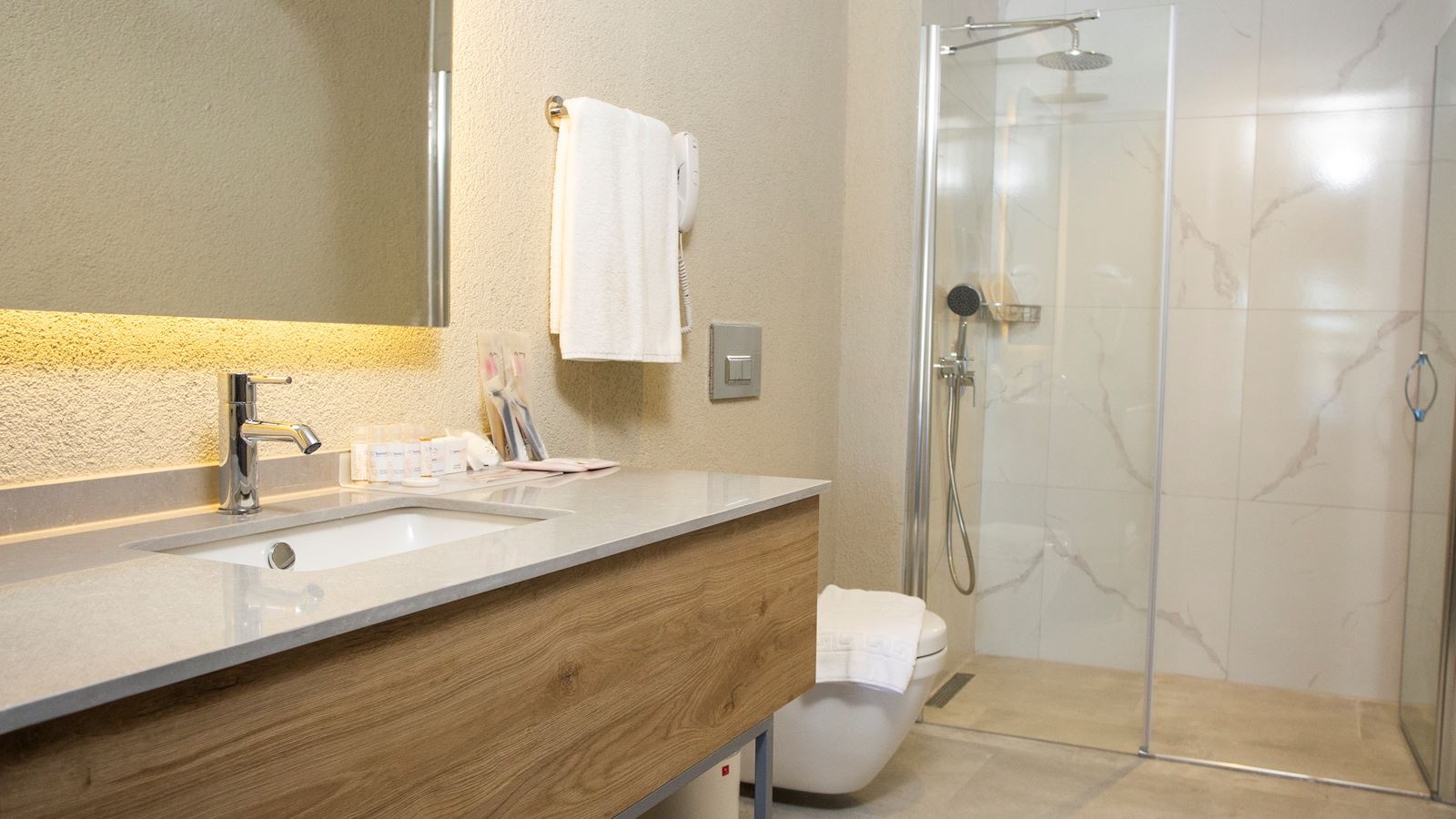 rooms-main-building-family-room