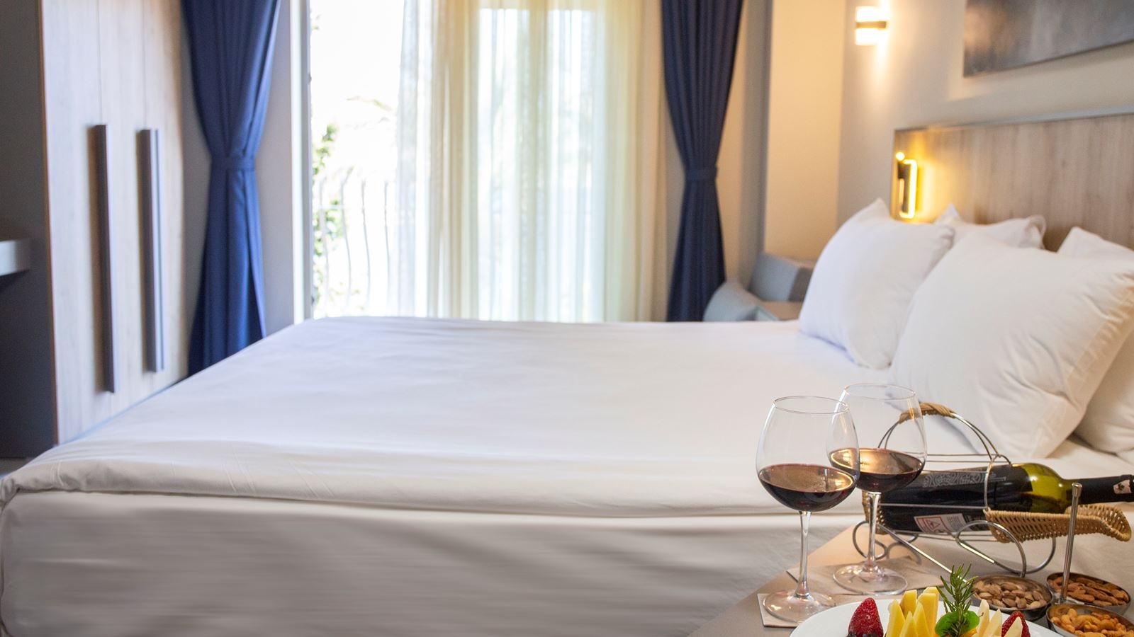 rooms-club-standard-land-view-room