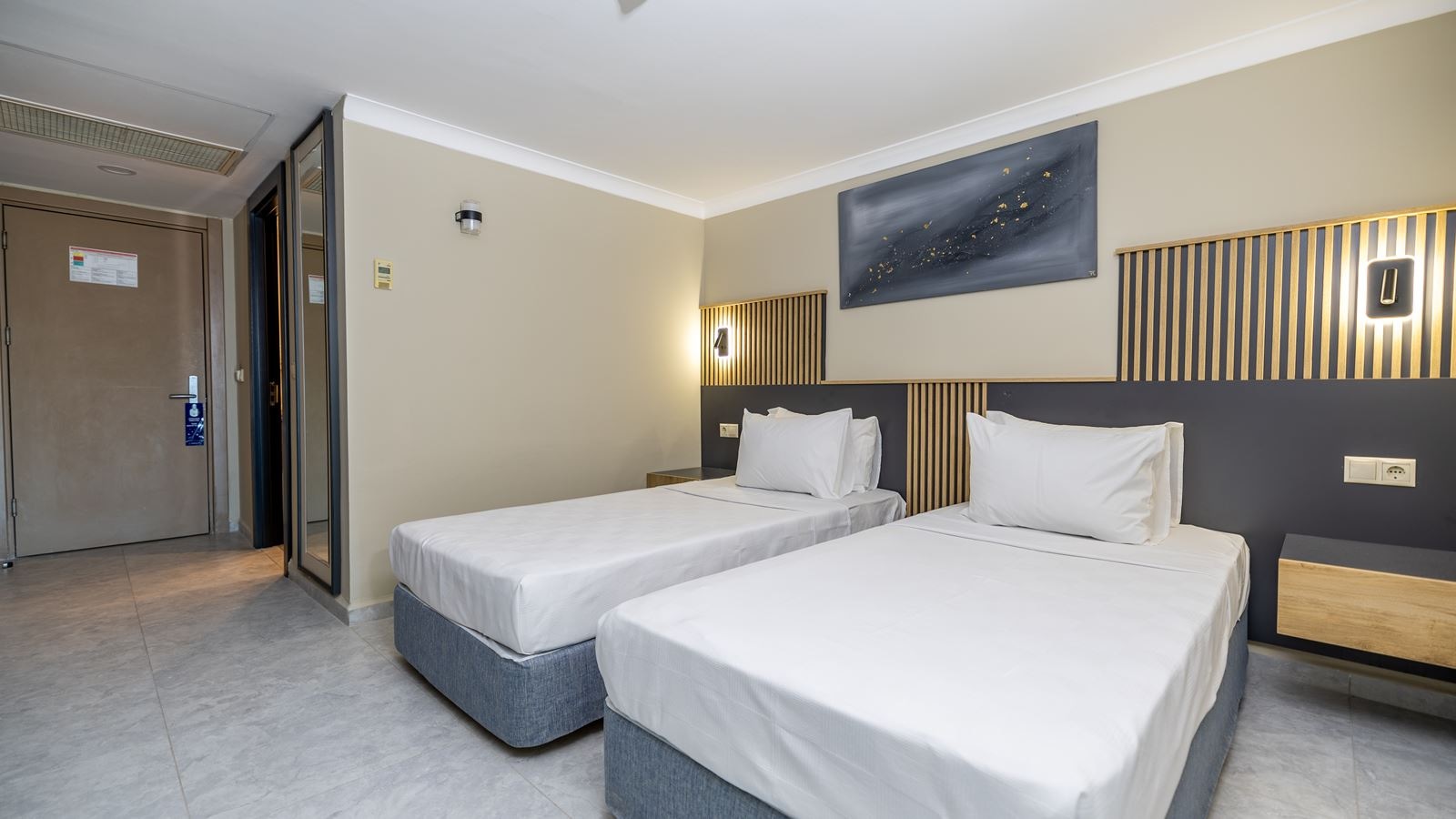 rooms-main-building-family-room