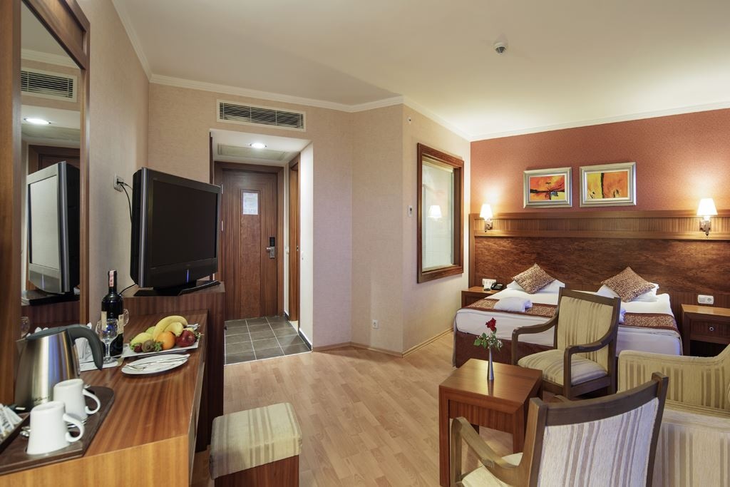 rooms-superior-room-land-view