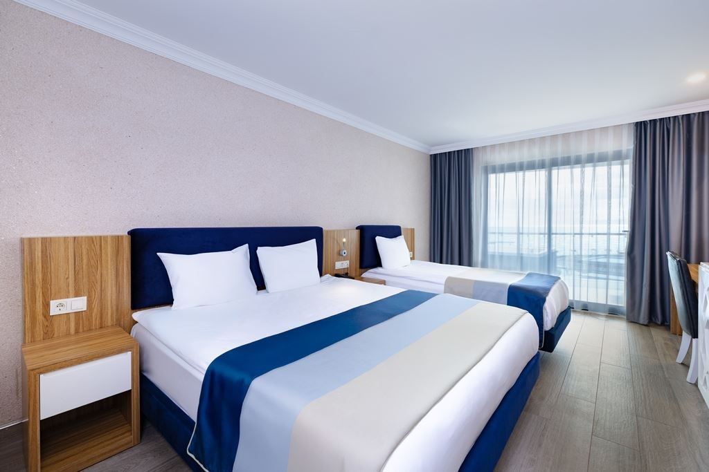 rooms-jacuzzi-grand-family-sea-view