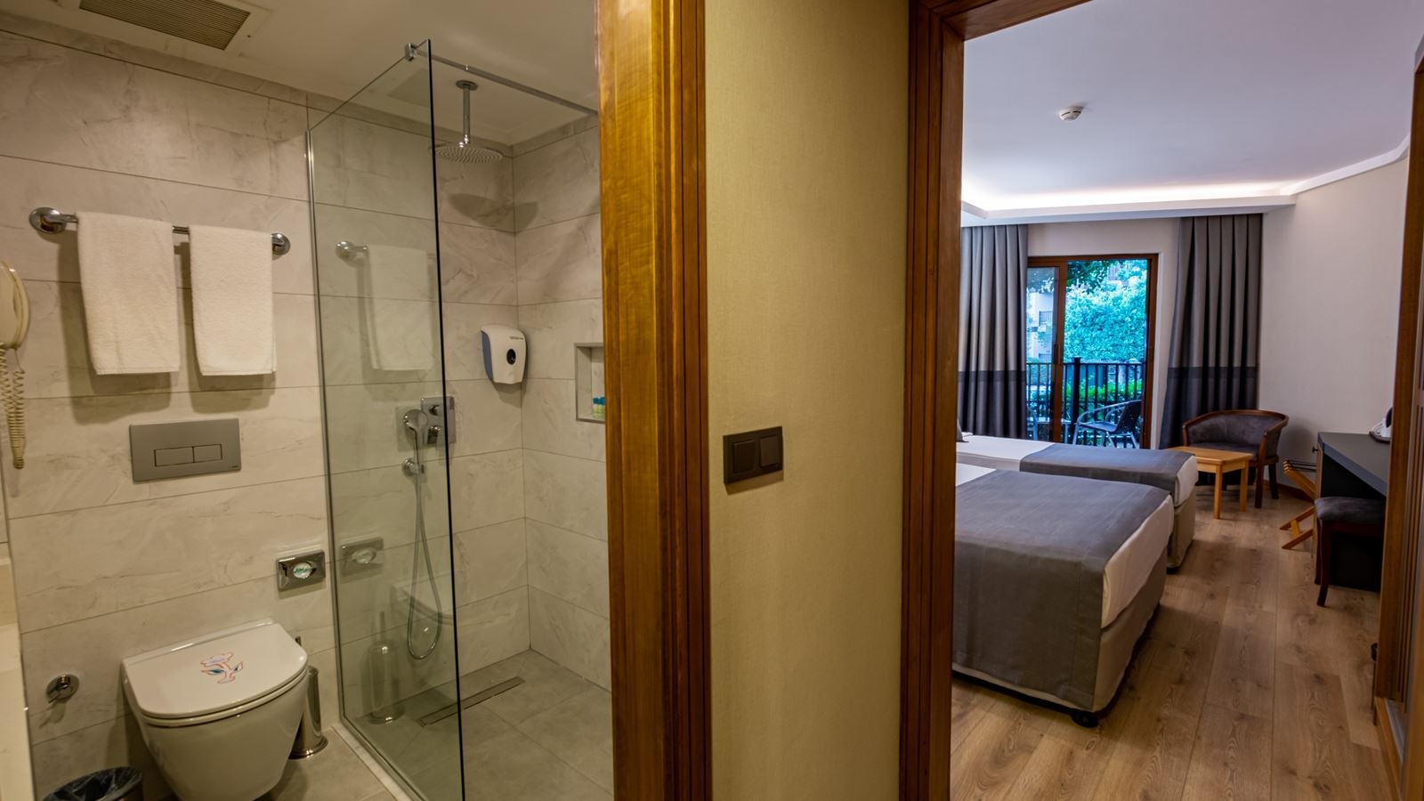 rooms-standard-room-side-sea-view