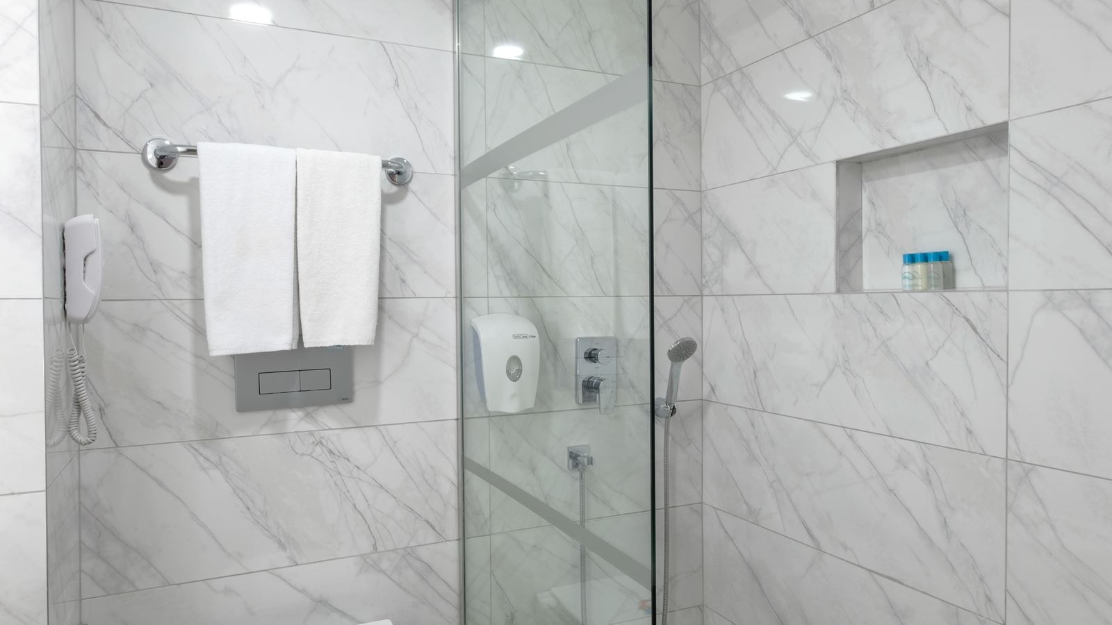 rooms-family-room-land-view-type-1