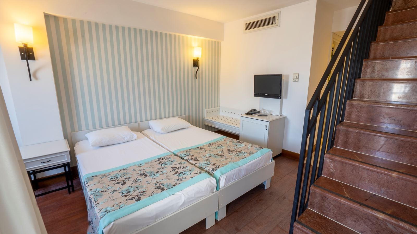 rooms-dublex-family-room