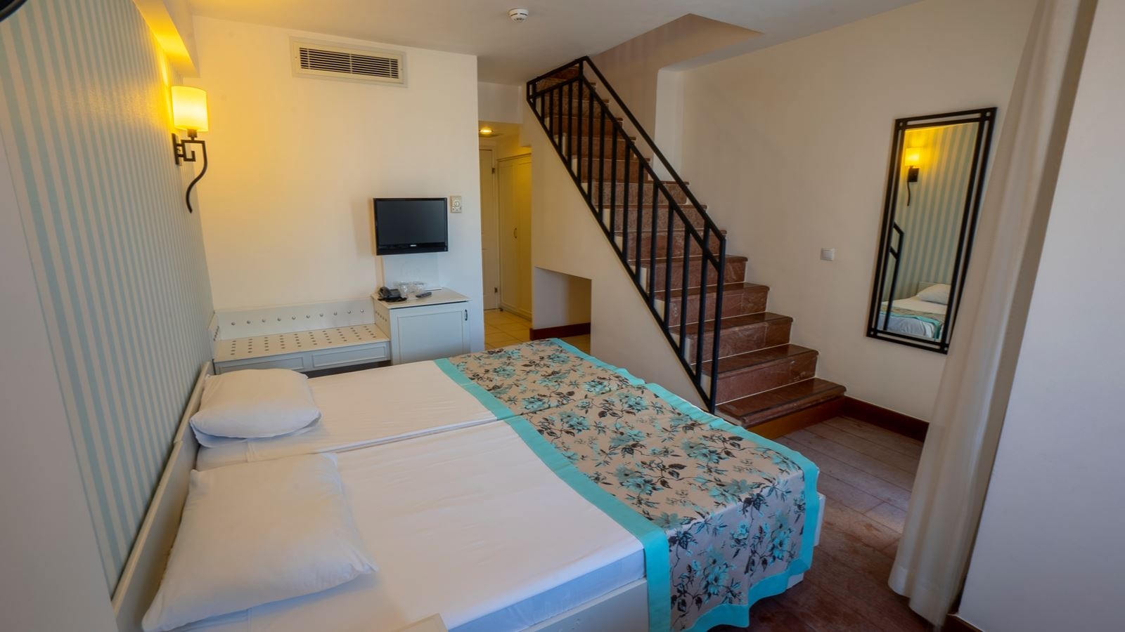 rooms-dublex-family-room