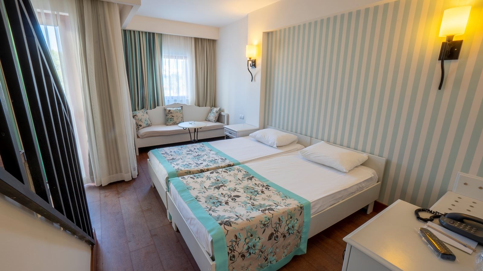 rooms-dublex-family-room