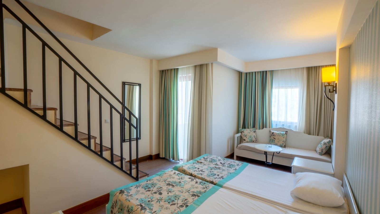 rooms-dublex-family-room