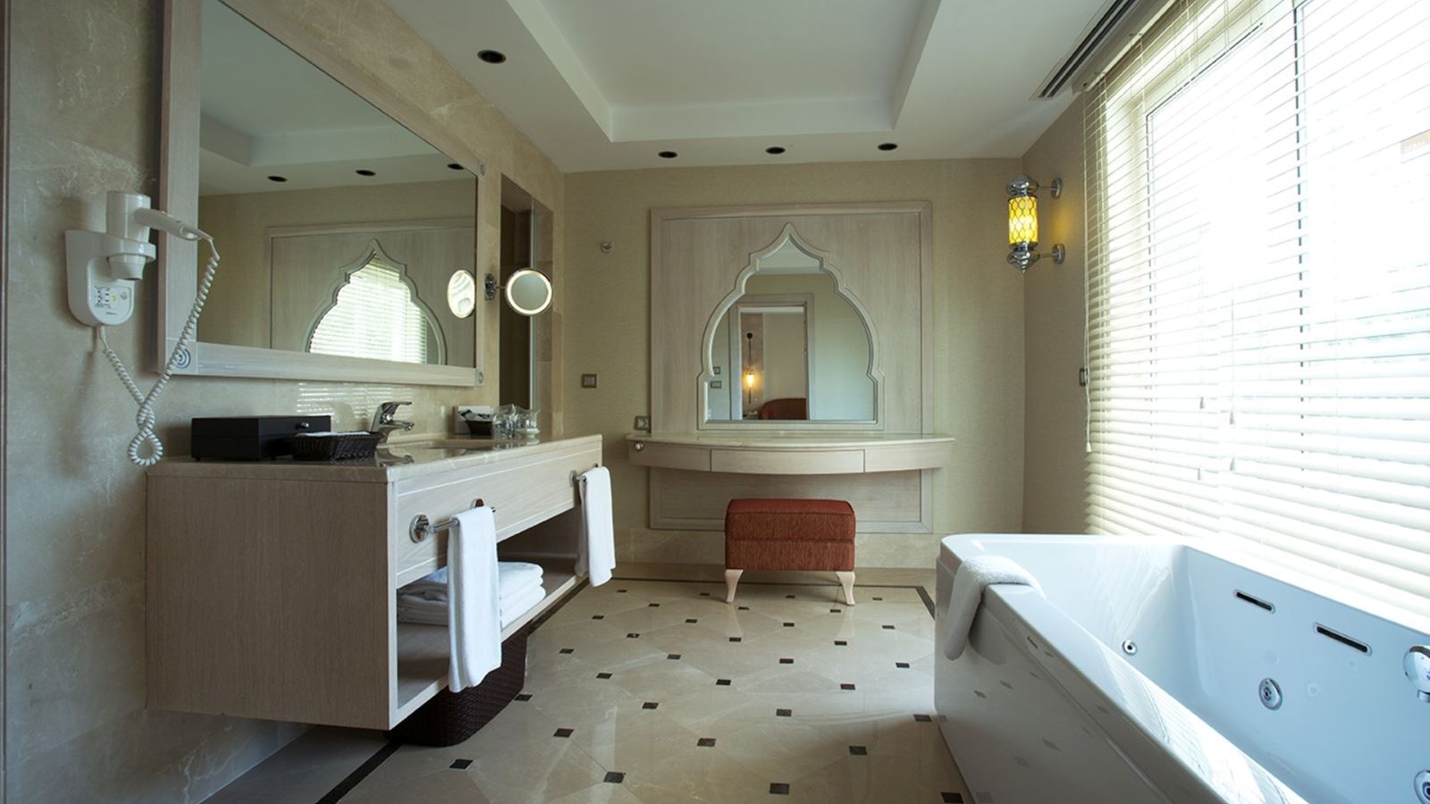 rooms-deluxe-superior-room