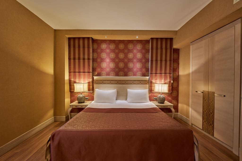 rooms-deluxe-family-room