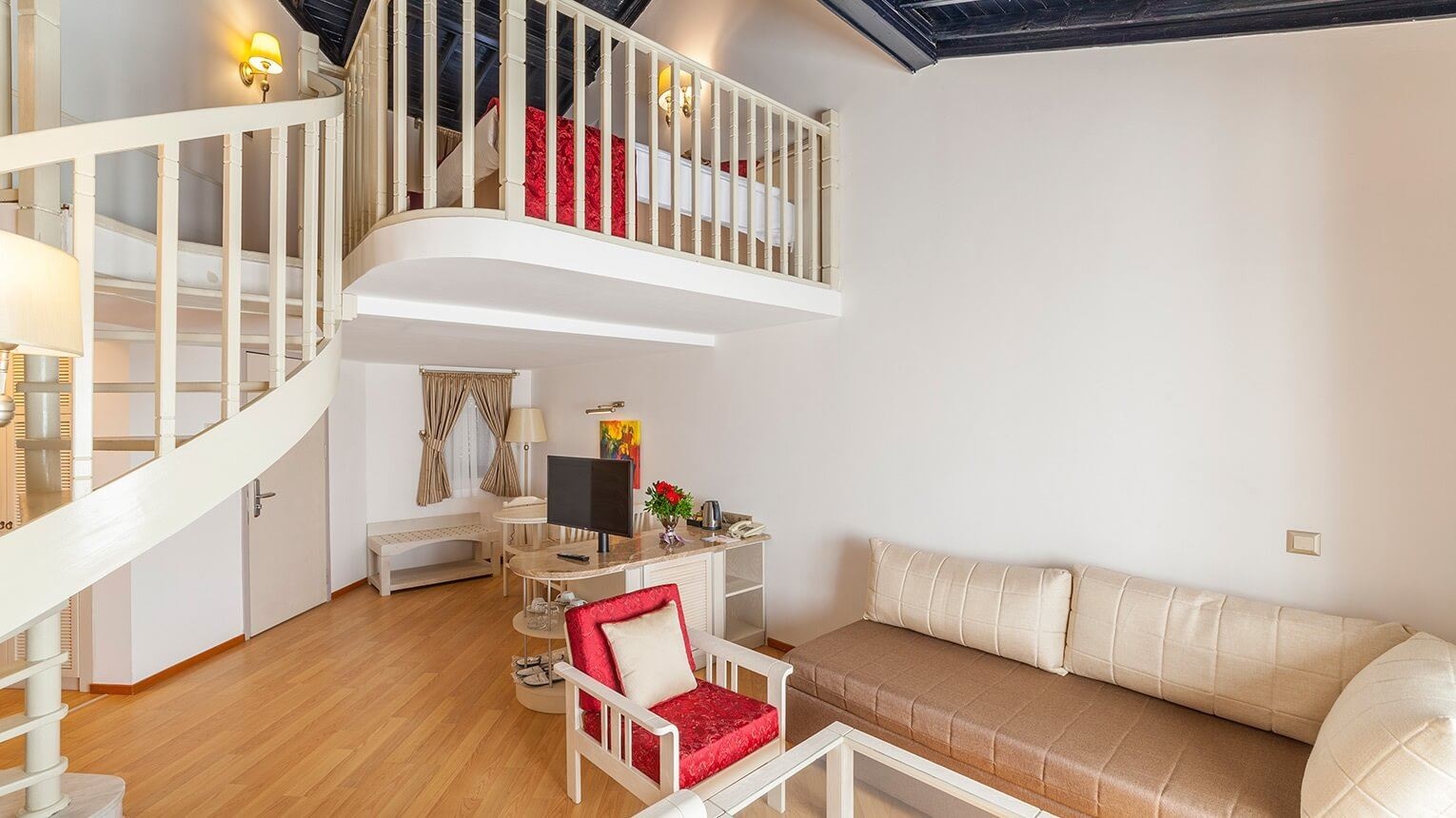 rooms-club-dublex-family-room