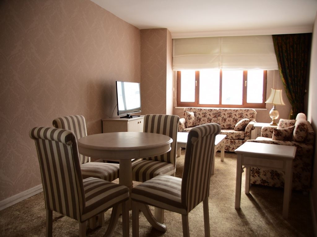 rooms-senior-suit-pist-manzarali