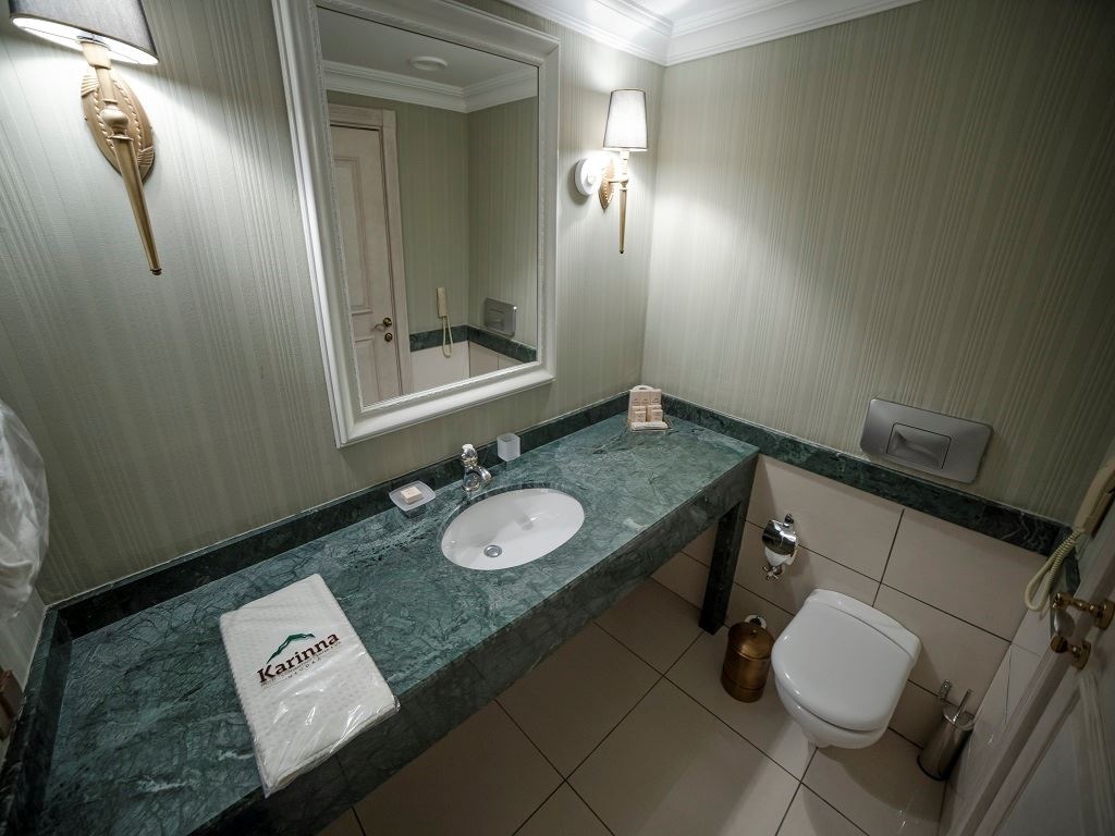 rooms-senior-suit-pist-manzarali