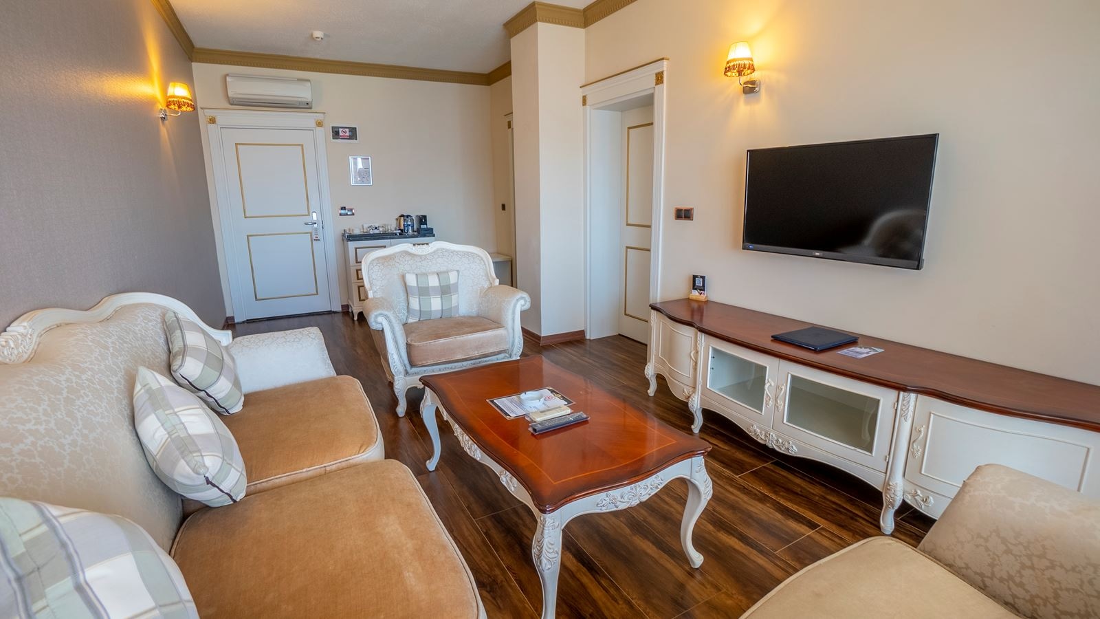 rooms-suite-room