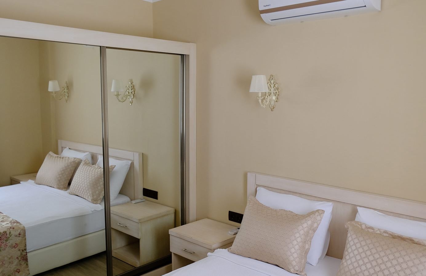 rooms-deluxe-apart-room