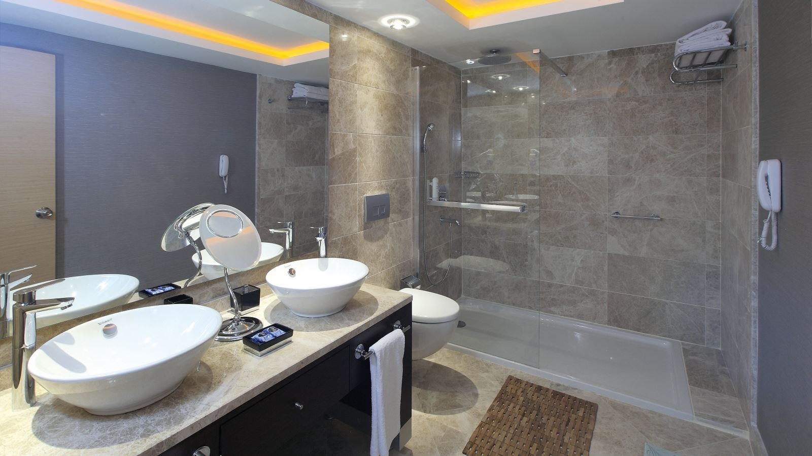 rooms-deluxe-room