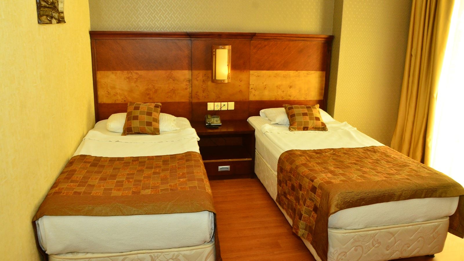 rooms-promo-room-land-side