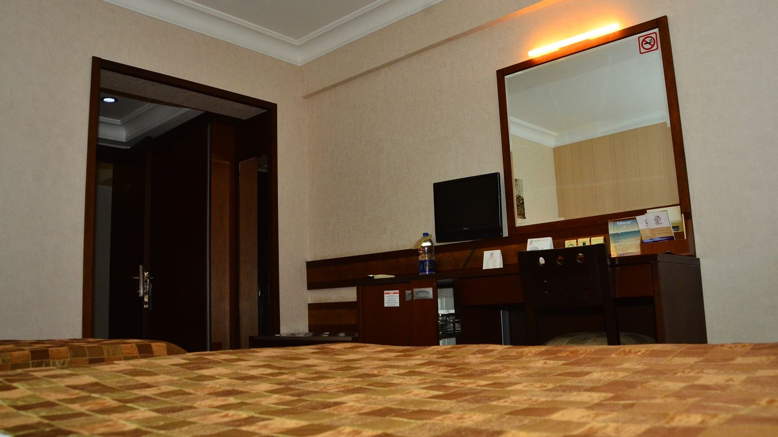 rooms-promo-room-land-side