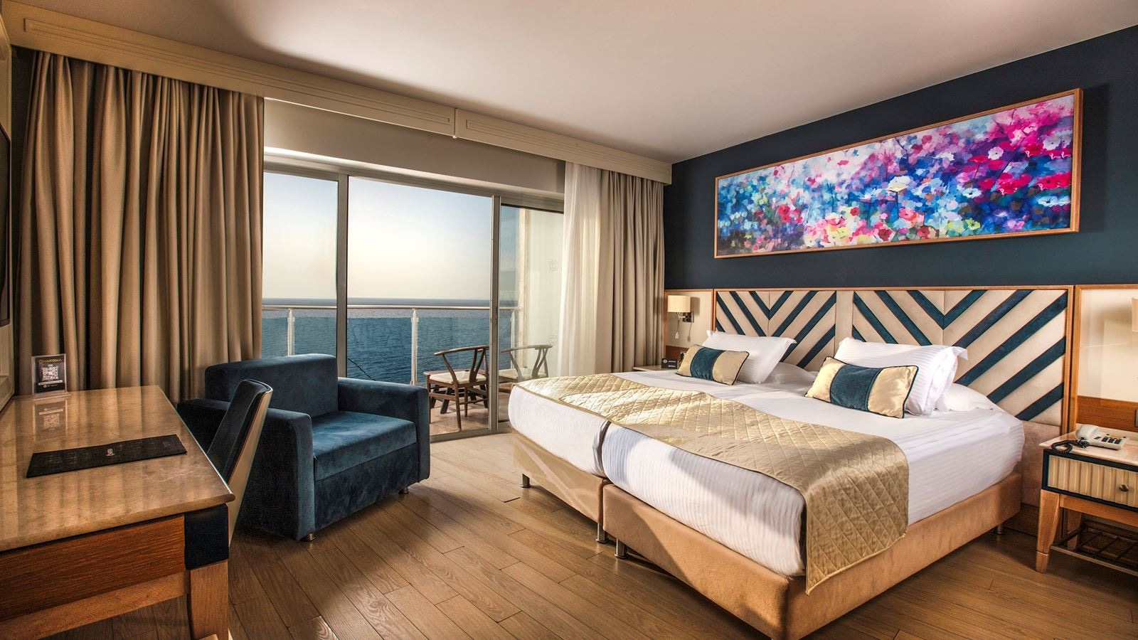 rooms-superior-room-seaview-balcony