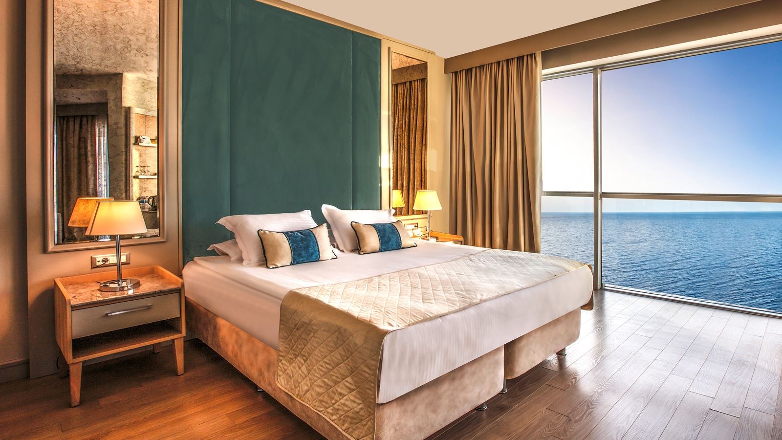 rooms-superior-room-seaview-balcony