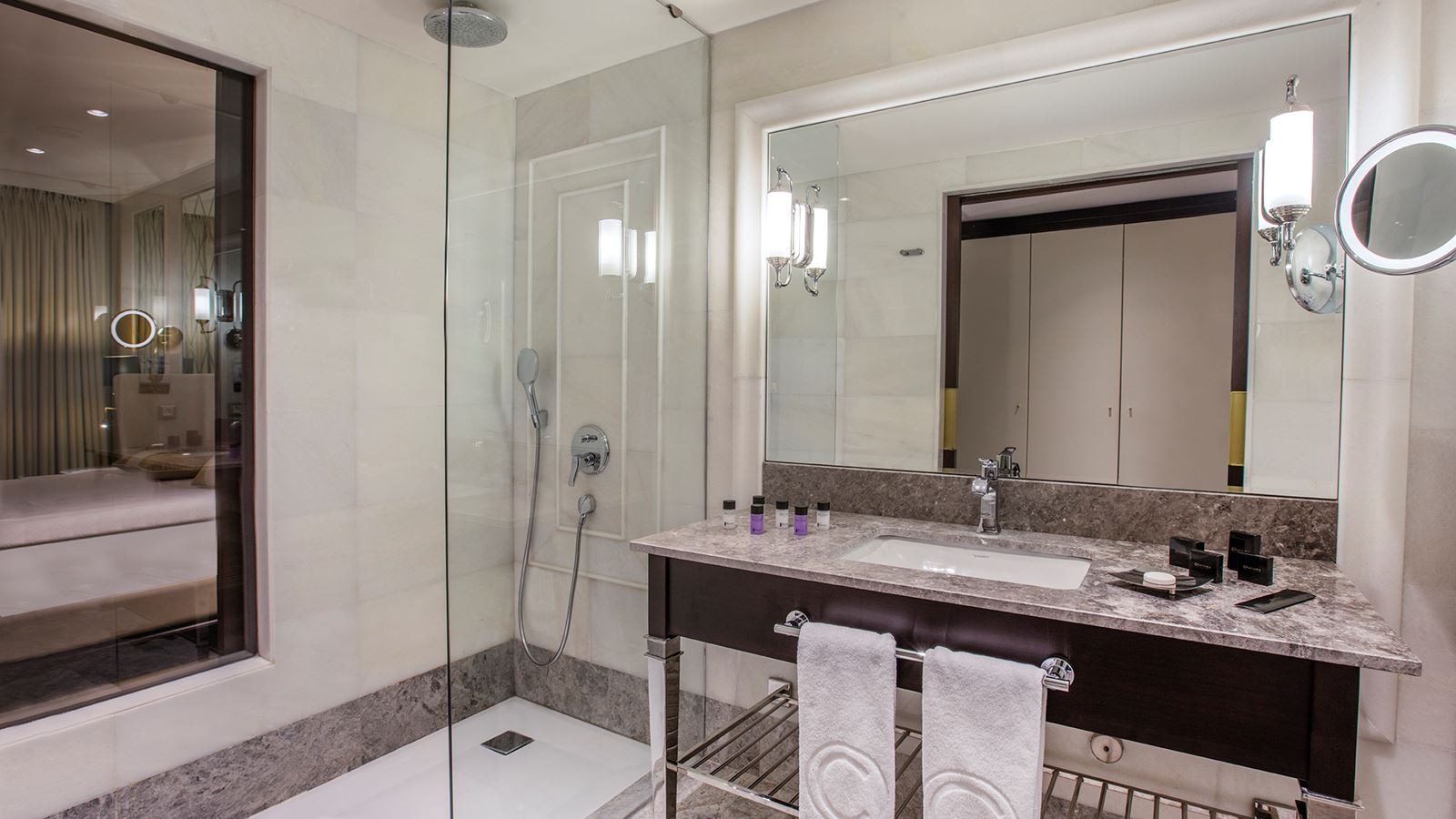 rooms-superior-room-seaview-balcony