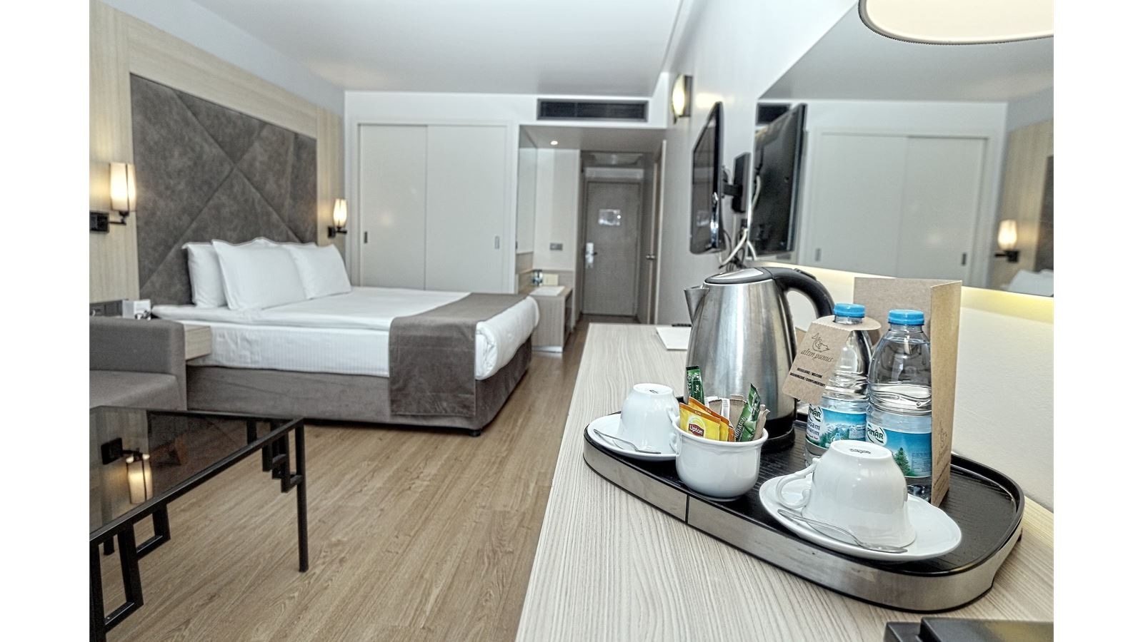 rooms-deluxe-land-room