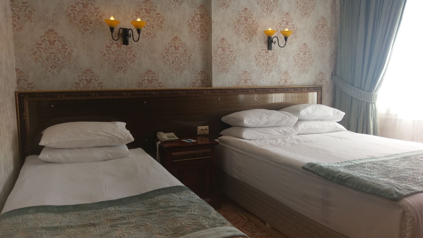 rooms-family-room-deluxe