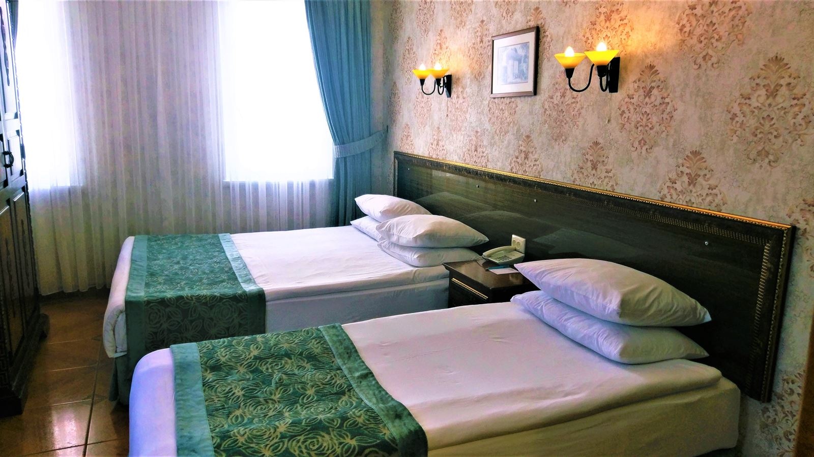 rooms-family-room-deluxe