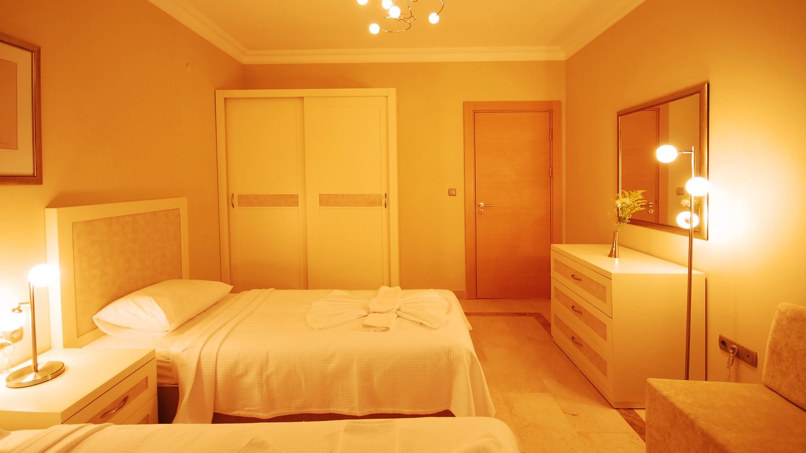 rooms-family-suite-with-1-bedroom