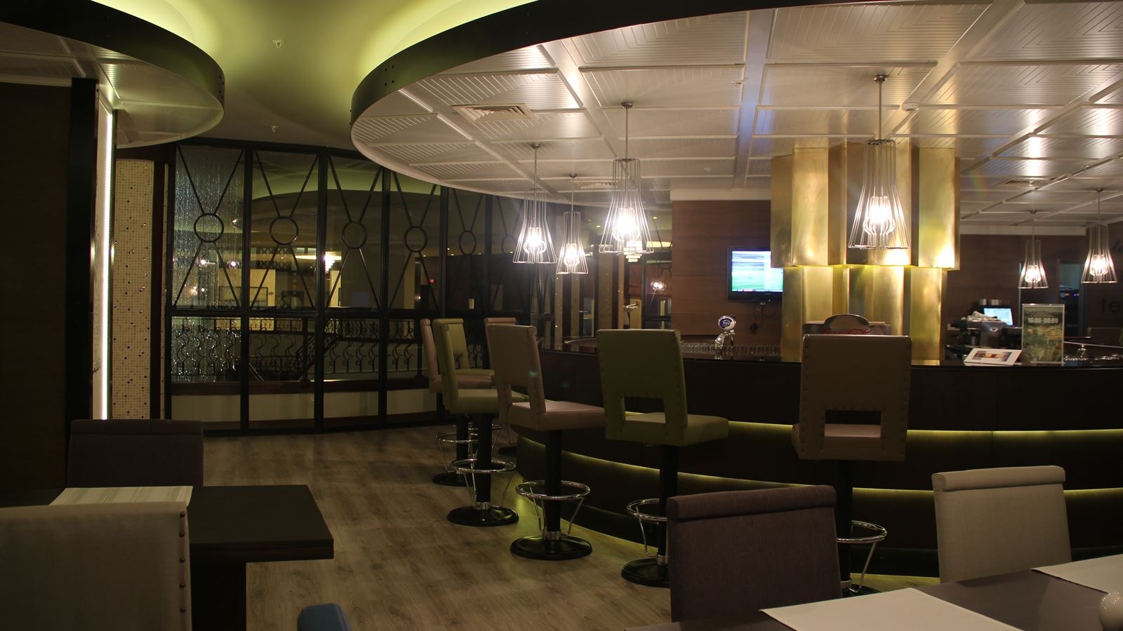 restaurants-up-hill-lounge