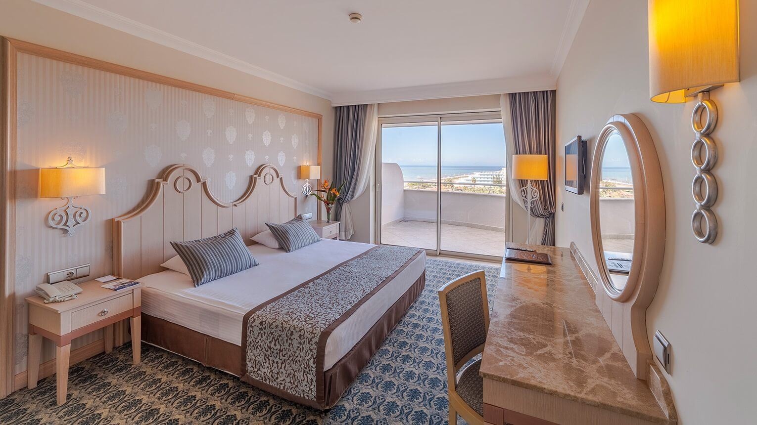 rooms-corner-jacuzzi-suite-sea-view