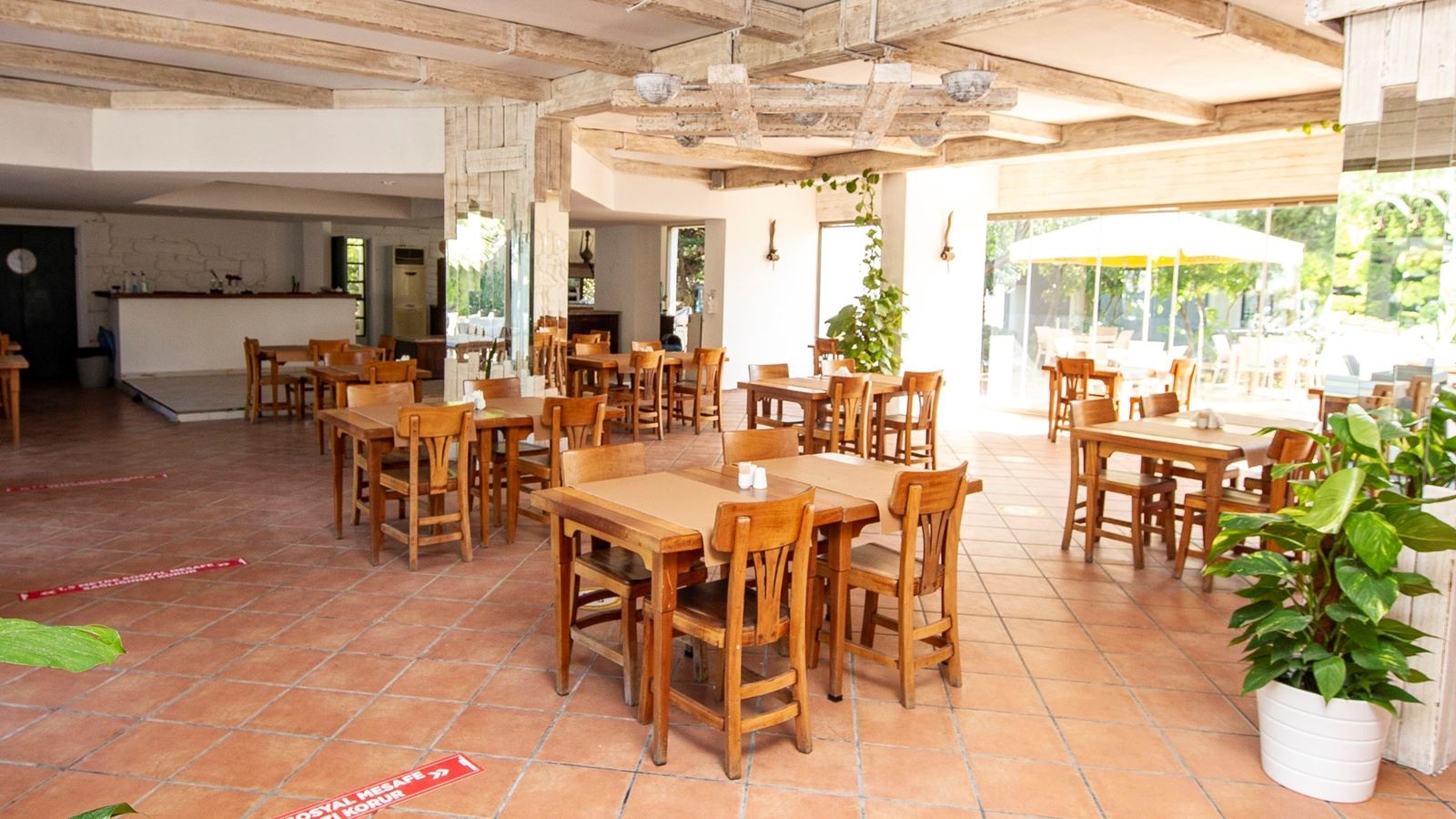 restaurants-restaurants