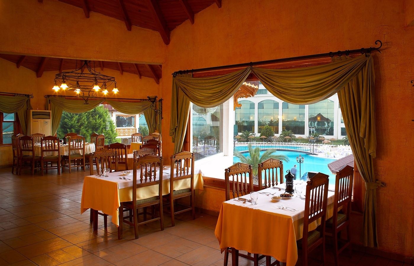 restaurants-restaurant