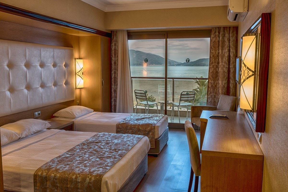 rooms-standard-room-side-sea-view