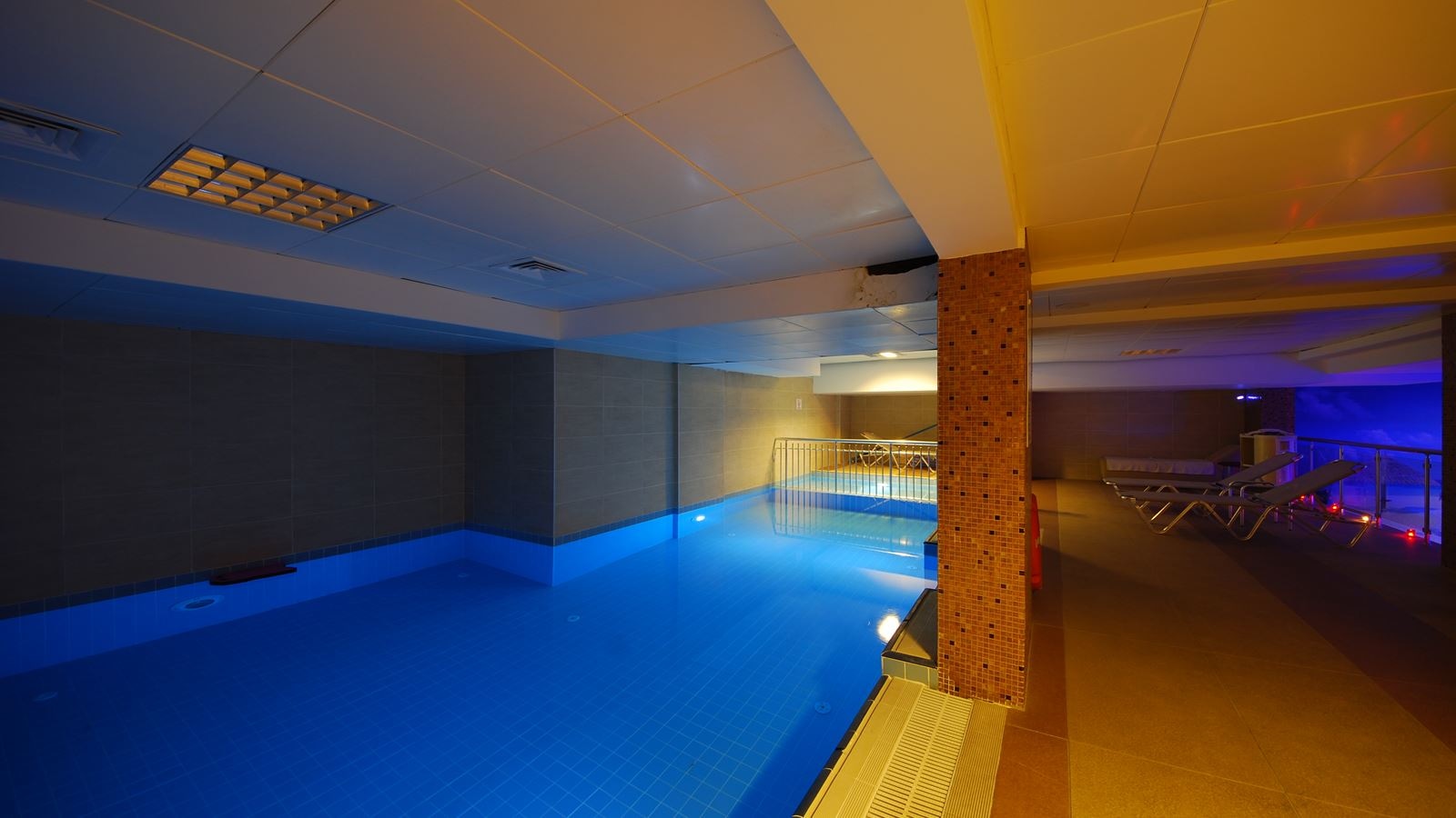 pools-indoor-pool
