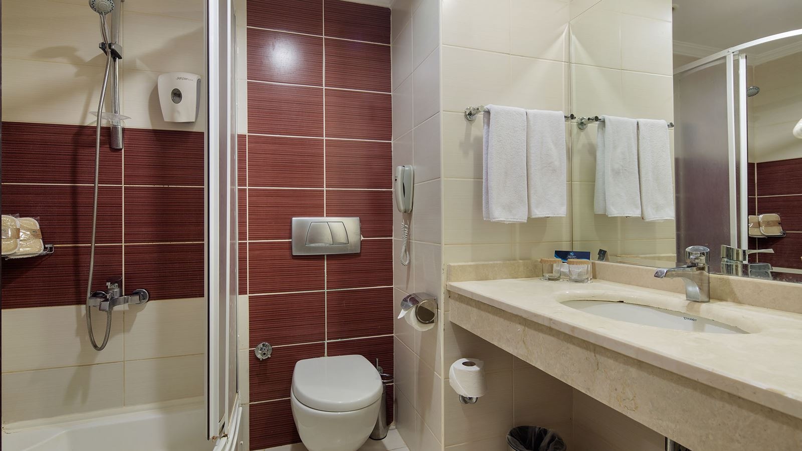 rooms-large-room-land-view