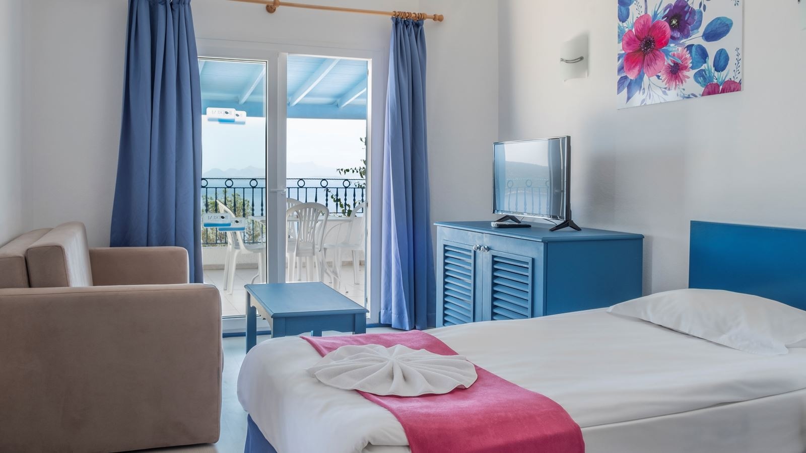 rooms-club-family-room