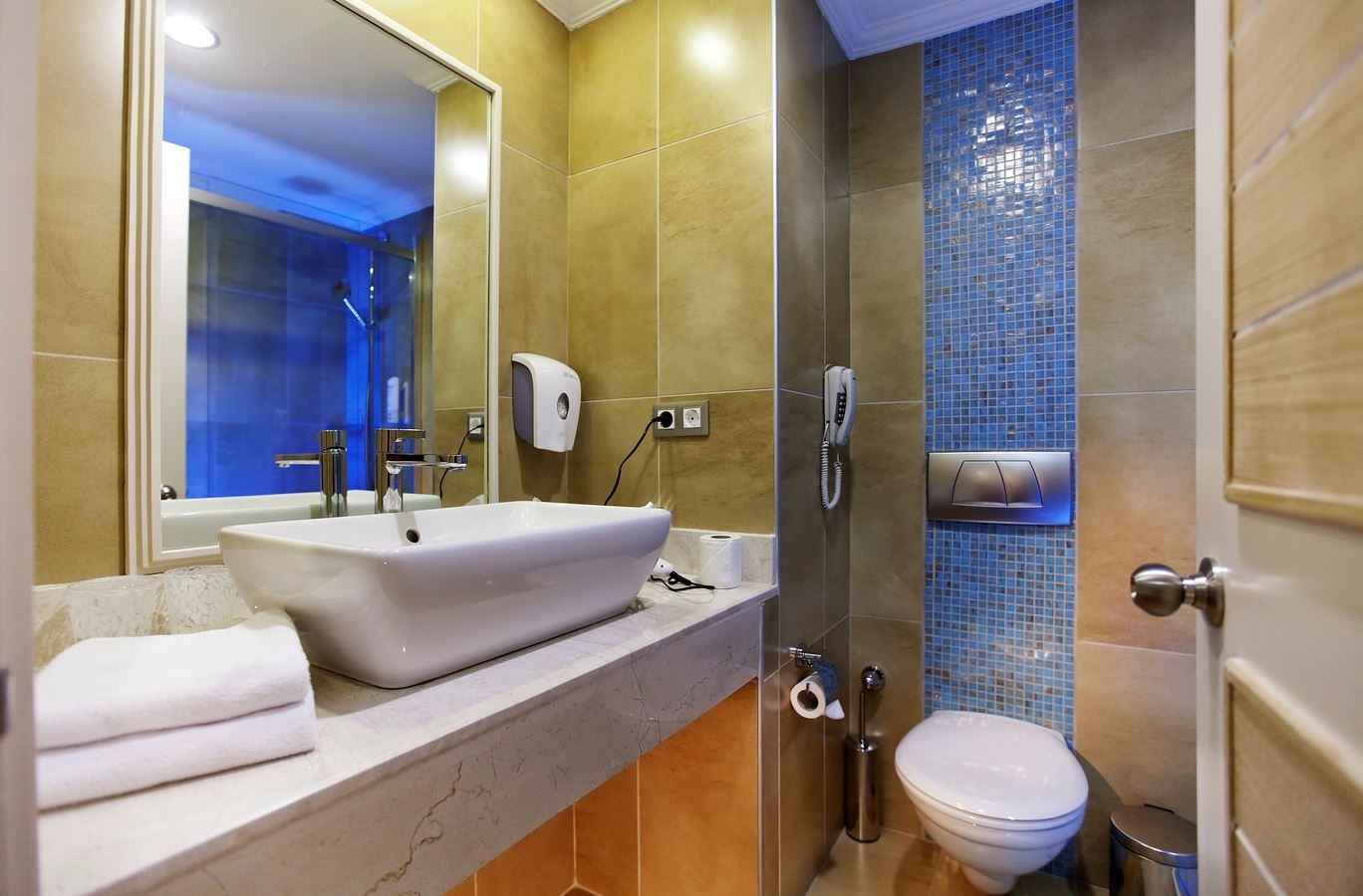 rooms-standard-room-with-balcony