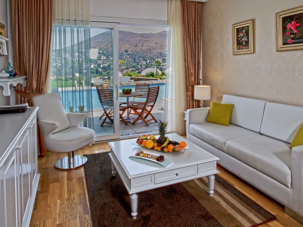 rooms-villa-swim-up-poolview