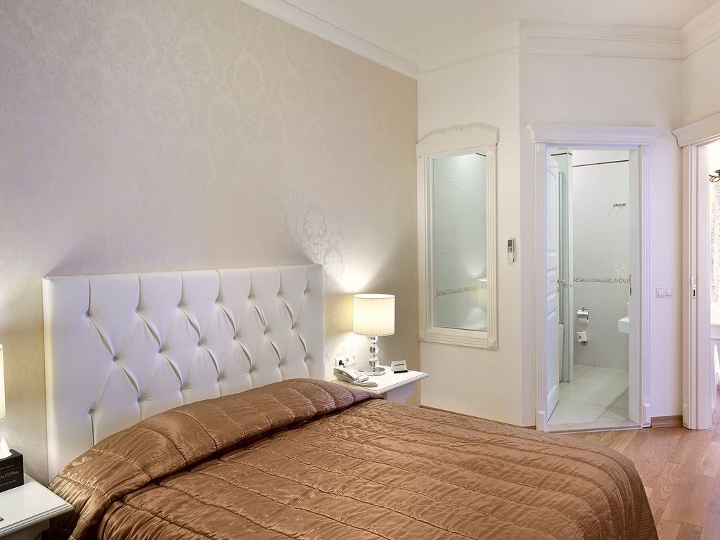 rooms-villa-swim-up-poolview