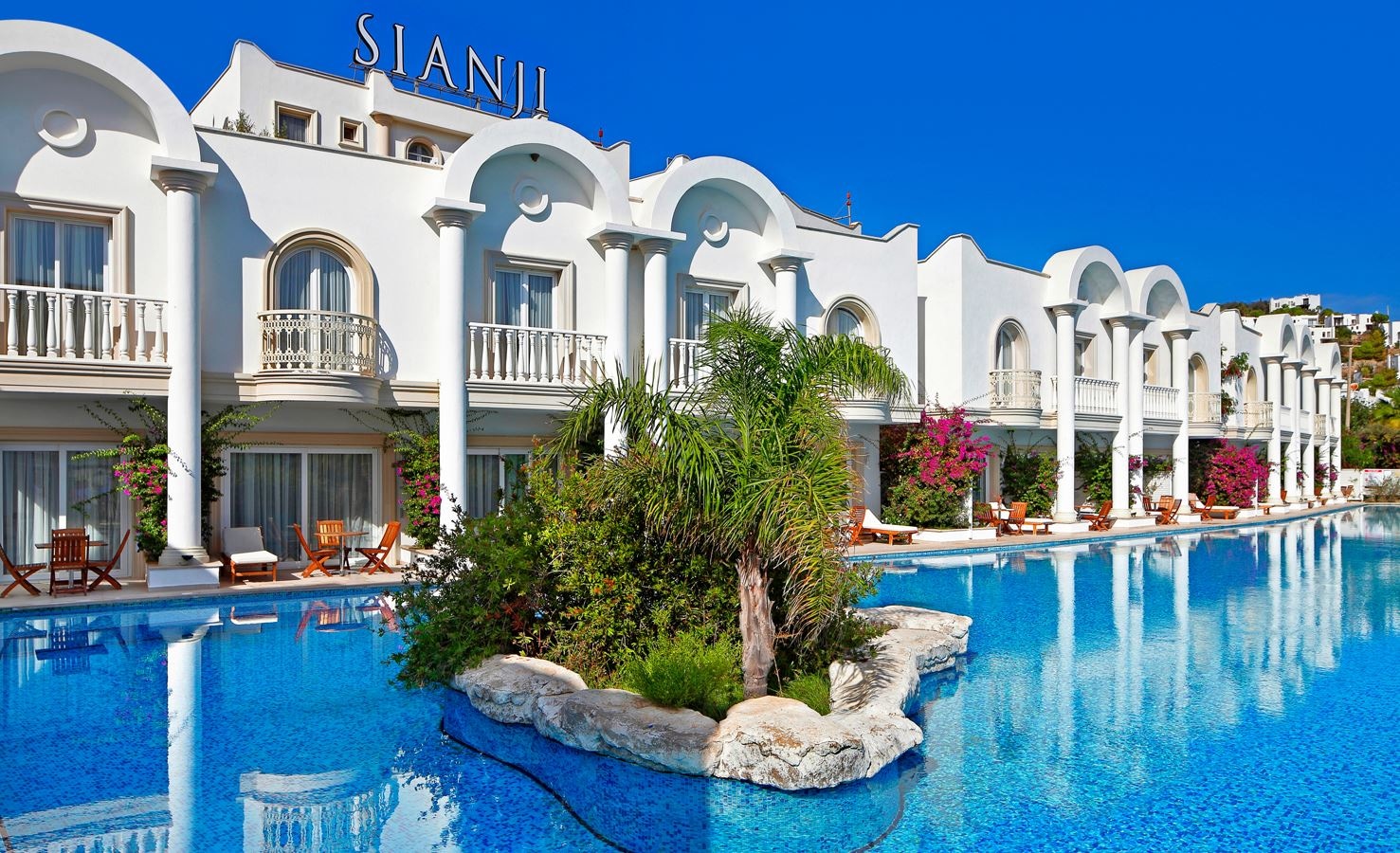 rooms-villa-swim-up-poolview