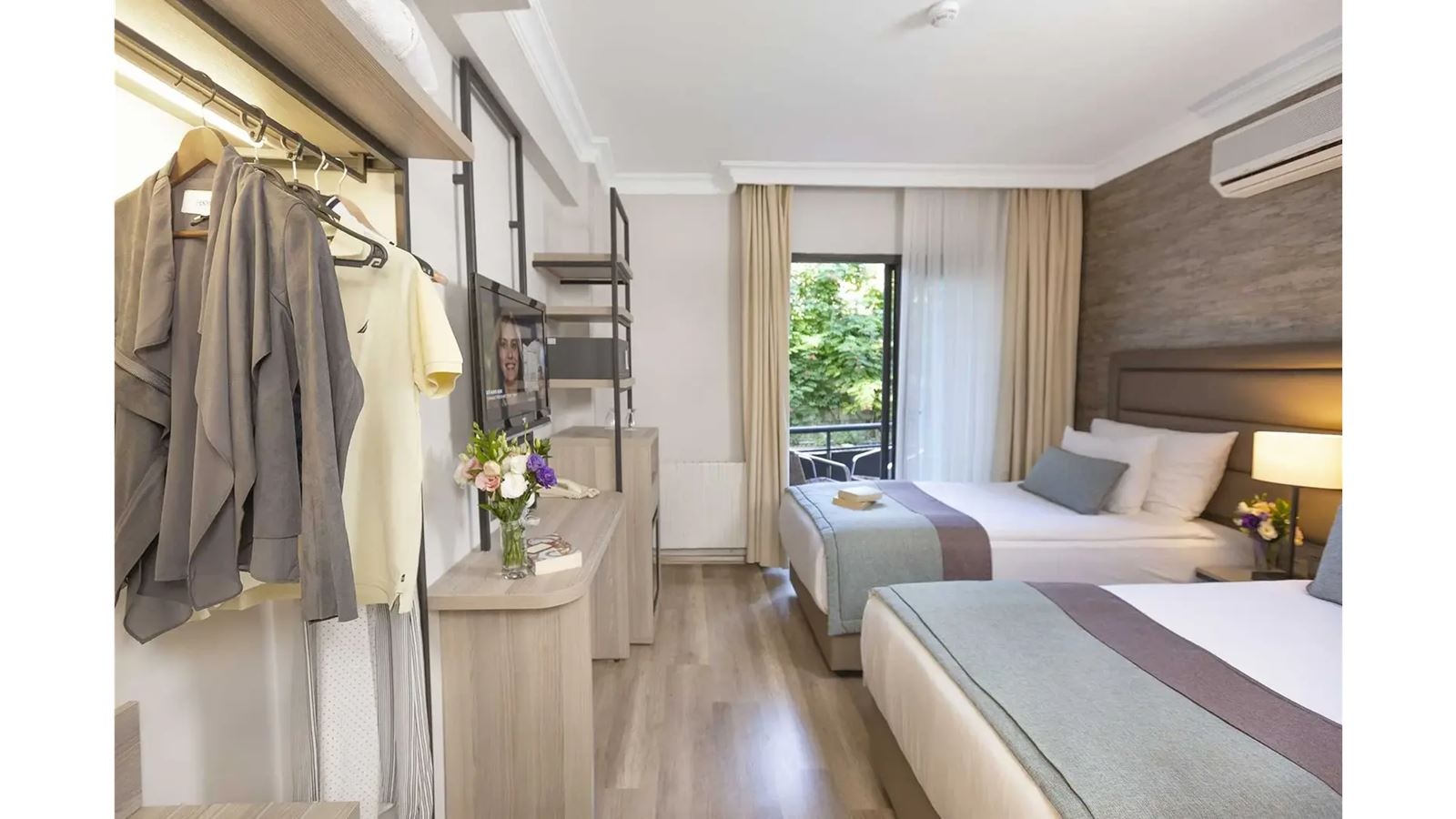rooms-standart-pool-view-room