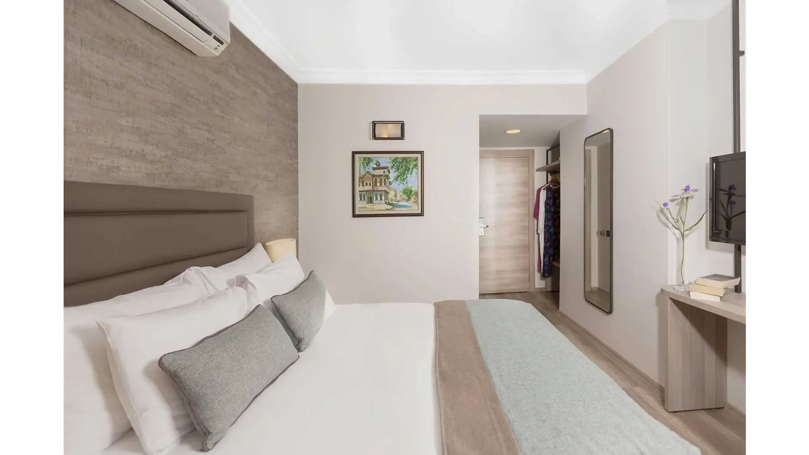 rooms-standart-pool-view-room